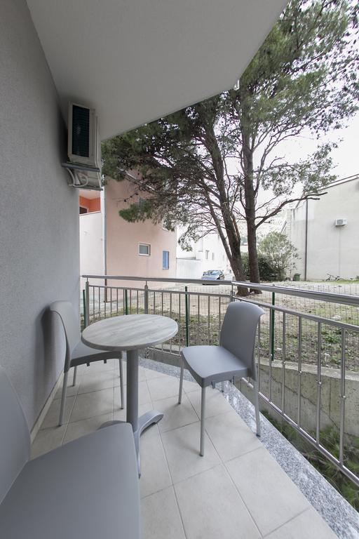 Guesthouse Villa Klara Baška Voda Exteriör bild