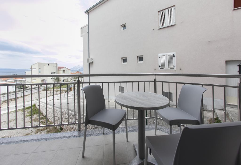 Guesthouse Villa Klara Baška Voda Exteriör bild